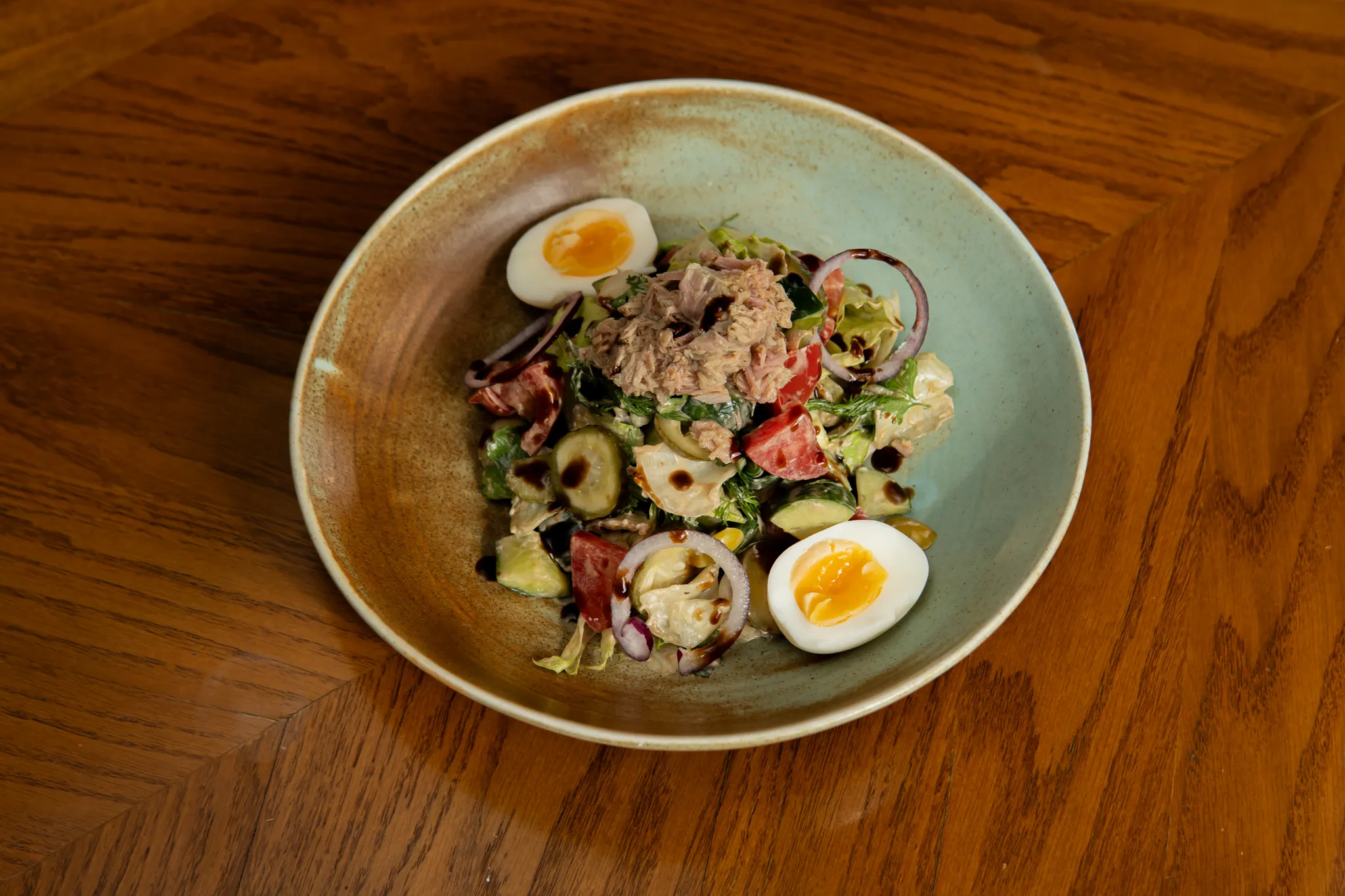 Tuna balıq salatı Yumurta və Tərəvəz ilə