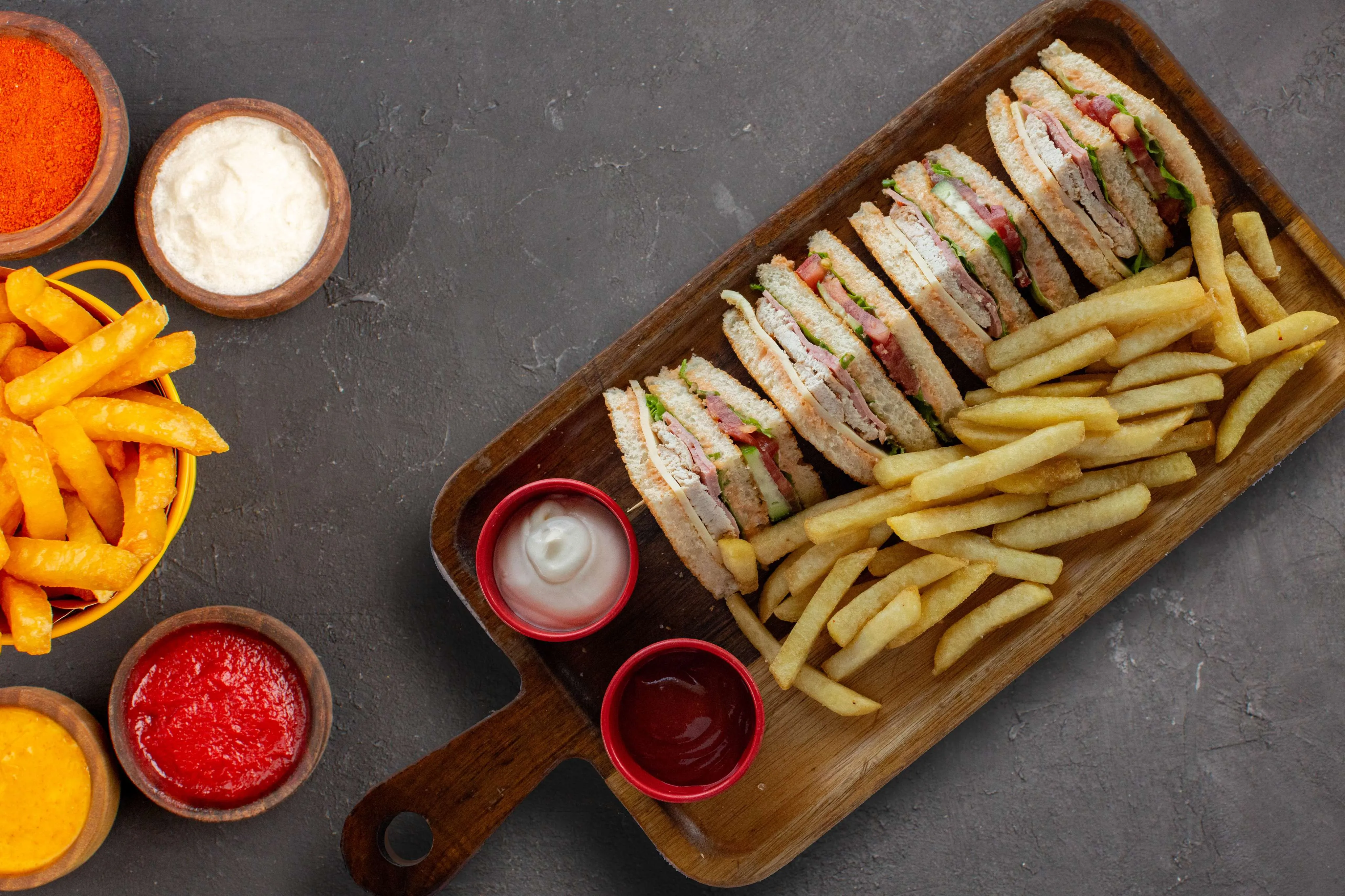 Club Sendviç kartof fri ilə