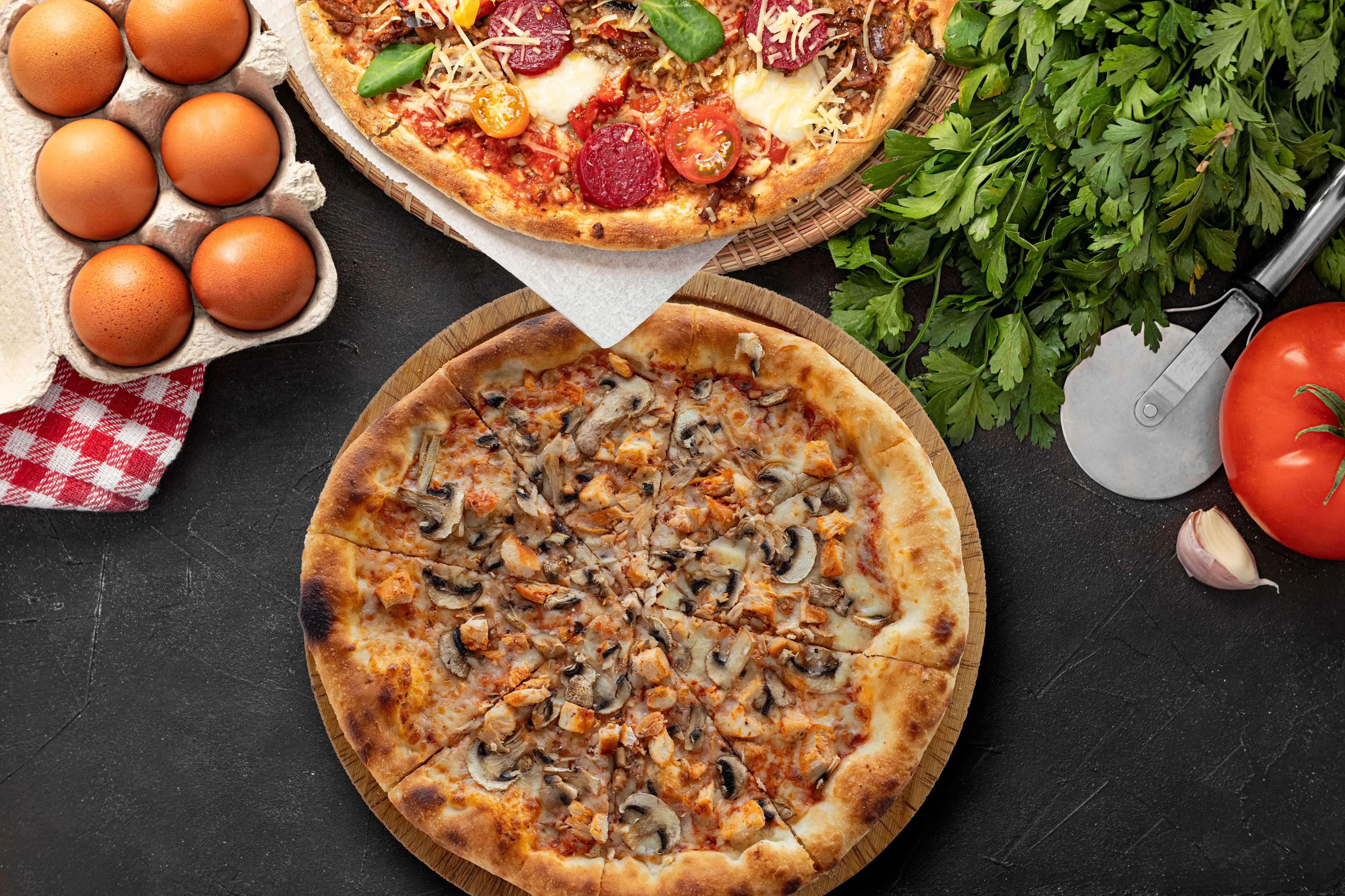 Toyuqlu göbələkli Pizza